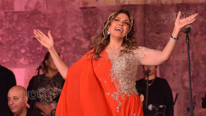 نادية مصطفى، فيتو