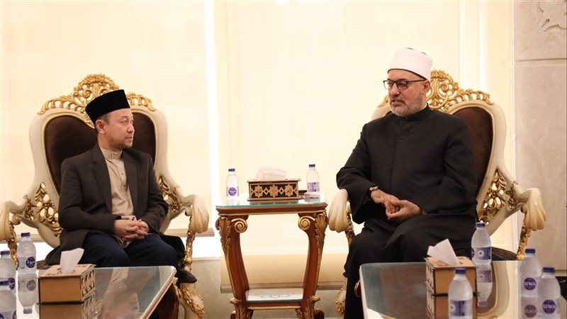  الأمين العام لمجمع
