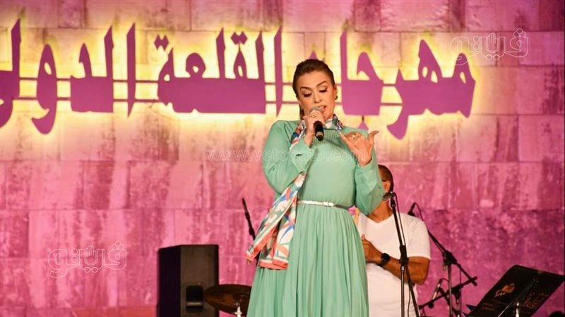 سيمون، فيتو