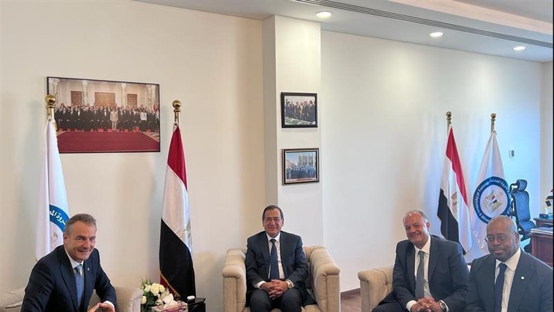 وزير البترول خلال