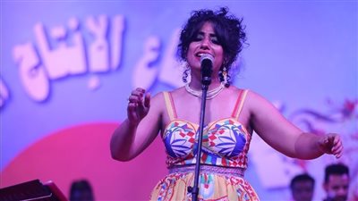 أغاني زمن الفن الجميل في حفل أميرة رضا بالهناجر (صور) 