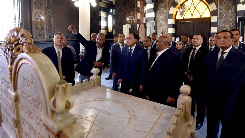 رئيس الوزراء يشهد