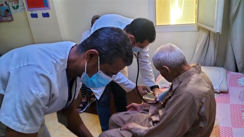 فريق طبي من الرعاية