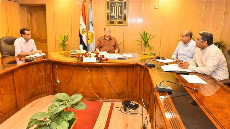 لقاء محافظ أسيوط،