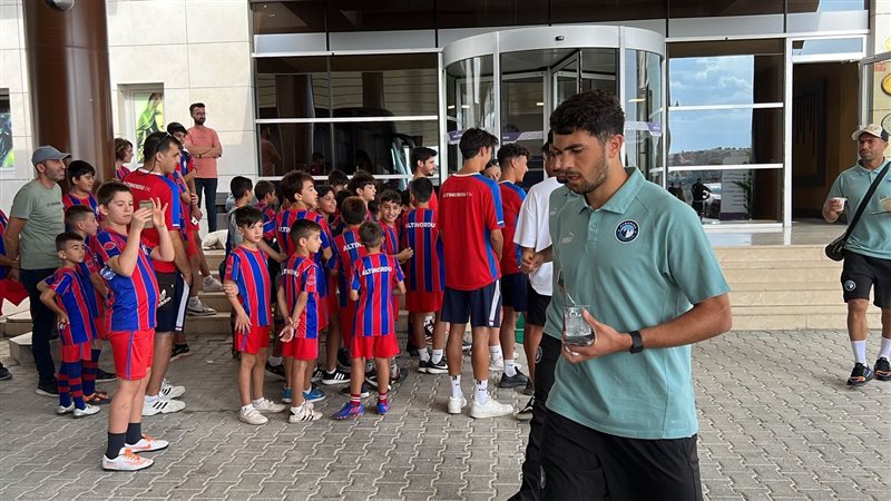 لاعبي بيراميدز، فيتو