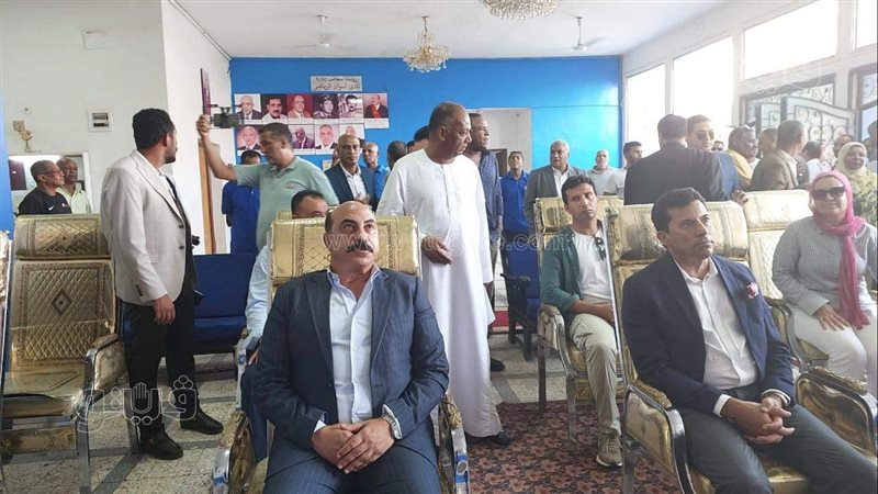وزير الشباب ومحافظ