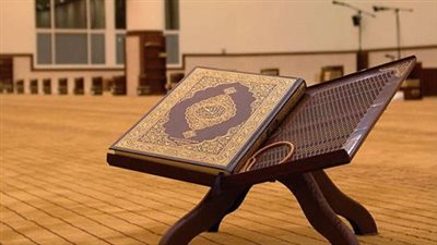  هل الاستماع إلى القرآن قبل الفجر والمغرب له فضل معين ؟.. دار الإفتاء تجيب 