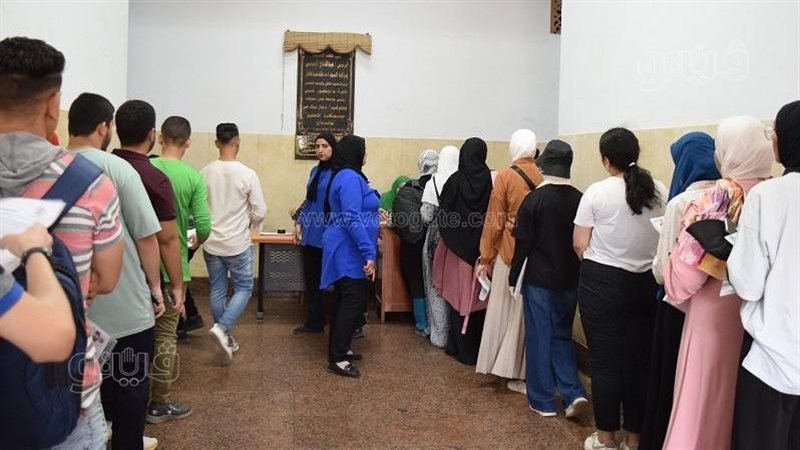 الكشف الطبي على الطلاب