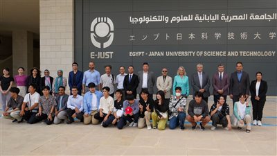  وفد من طلاب هيروشيما يزور الجامعة اليابانية