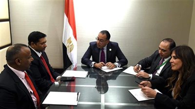 رئيس الوزراء يستقبل مبعوث الرئيس السيريلانكي والوفد المرافق له