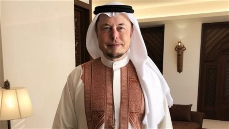 أيلون ماسك بالزي