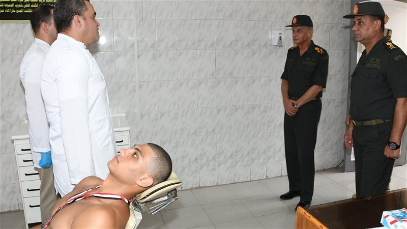 وزير الدفاع يتفقد