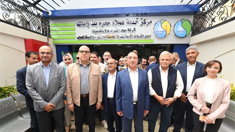 وزير الإسكان ومحافظ