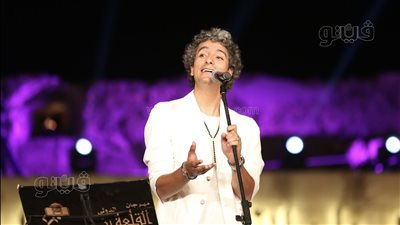 محمد محسن يبدع في سماء القلعة ويتغنى بأعمال سيد درويش وعبد الوهاب (صور)