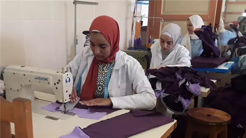 تصنيع الزي المدرسي