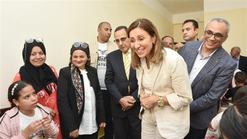 وزيرة الثقافة ومحافظ