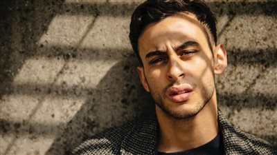 الممثل المصري فادي السيد بطلًا للمسلسل البريطاني Kaos