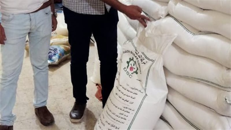 ضبط سكر داخل مصنع