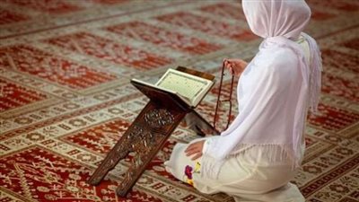  ما حكم اعتكاف المرأة في العشر الأواخر من رمضان؟ رأي جمهور الفقهاء يحسم الجدل