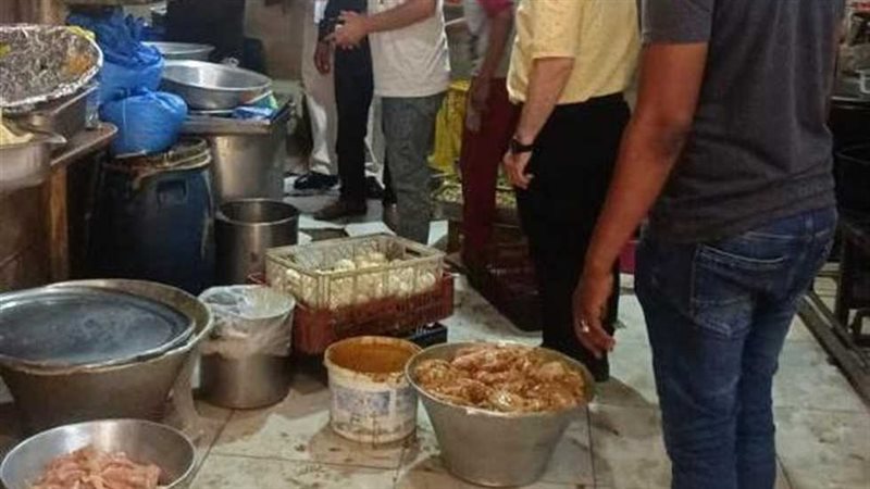 ضبط مواد غذائية فاسدة،