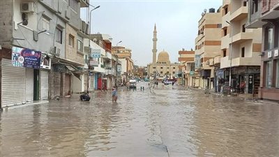 سحب مياه الأمطار من شوارع العريش وتشكيل غرفة عمليات لمتابعة حالة الطقس