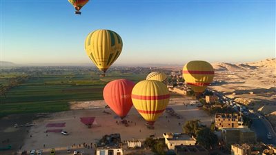 تحليق 30 رحلة بالون طائر في سماء الأقصر