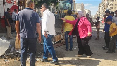 إزالة 250 حالة إشغال طريق بسوق الهانوفيل في الإسكندرية (صور)