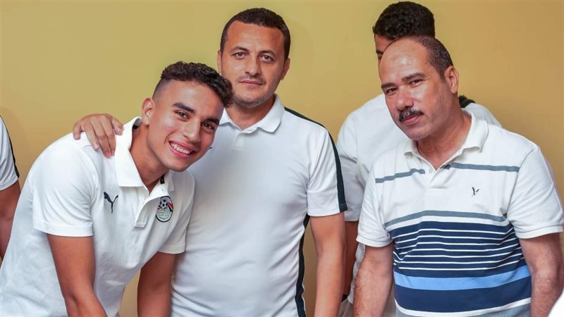 انبي يحتفل بلاعبه