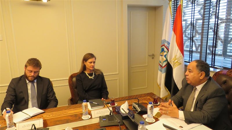 وزير المالية خلال
