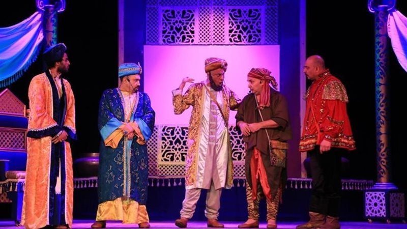مسرحية عجيب وعجيبة،