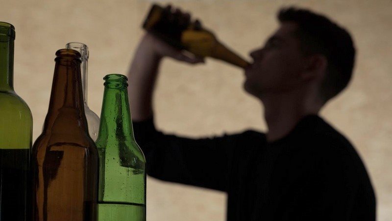 تفسير رؤية بائع الخمر