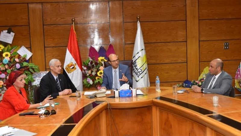 لقاء رئيس جامعة أسيوط،