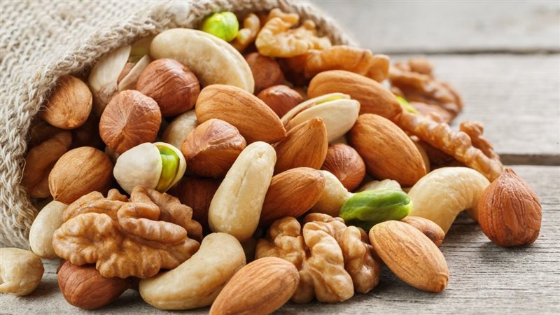 فوائد المكسرات، فيتو
