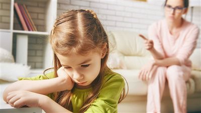 أخطاء يقع فيها الآباء خلال تربيتهم للأطفال، وطرق إصلاحها