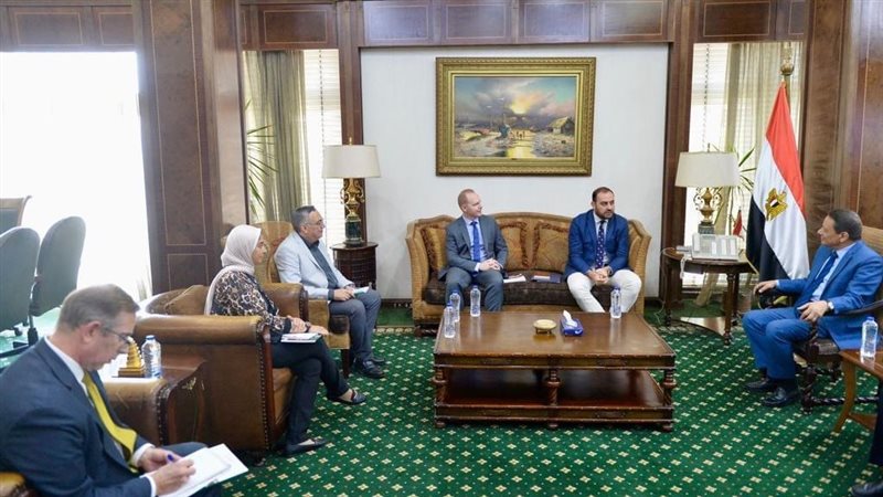 وفد من السفارة الأمريكية