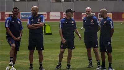 كولر يجتمع مع جهازه المعاون استعدادا لمباراة سان جورج الأثيوبي