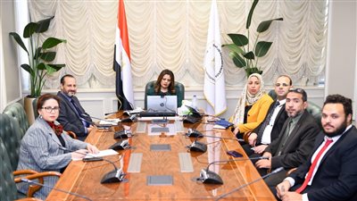 وزيرة الهجرة تعقد اجتماعًا تشاوريًا مع أعضاء المجلس التأسيسي لـ