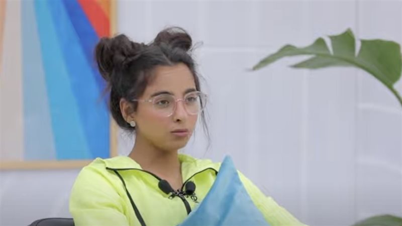 ياسمين عمر، فيتو