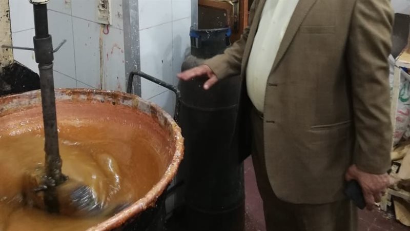 ضبط كميات حلوى فاسدة