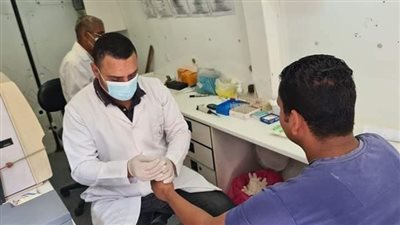 الكشف على 1251 مواطنًا خلال قافلة طبية بقرية عمر شاهين بالبحيرة (صور)