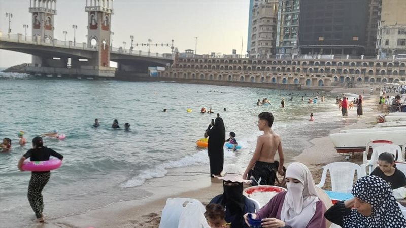 إقبال ضعيف على شواطئ