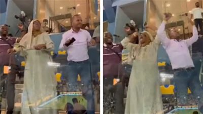 شاهد ماذا فعلت والدة ساديو ماني مع الجمهور السعودي بعد فوز النصر على الأهلي (فيديو) 