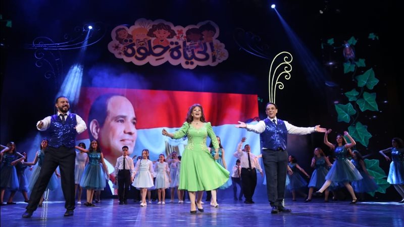 من عروض الافتتاح،