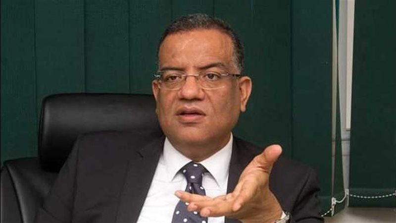 الكاتب الصحفي محمود