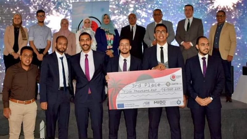 الطلاب الفائزين 