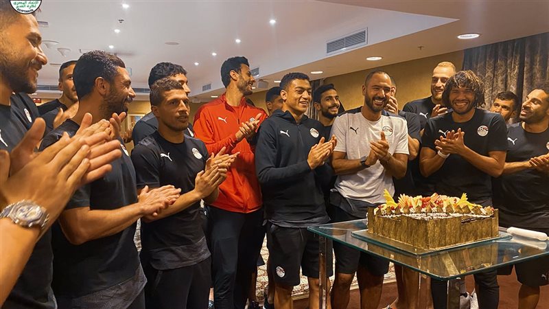 لاعبو المنتخب يحتفلون