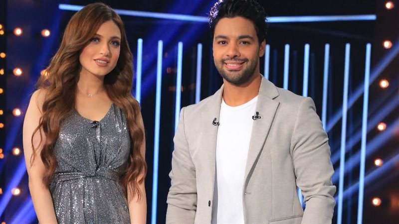 أحمد جمال مع المذيعة