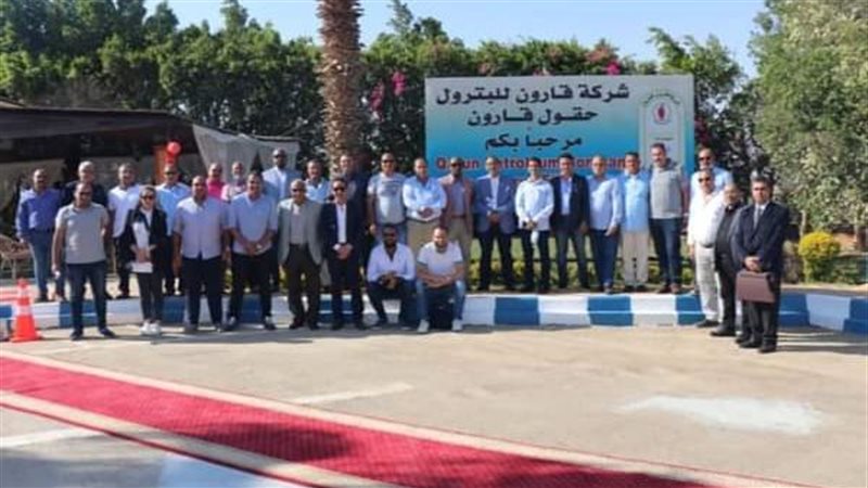 رئيس قارون والموظفون