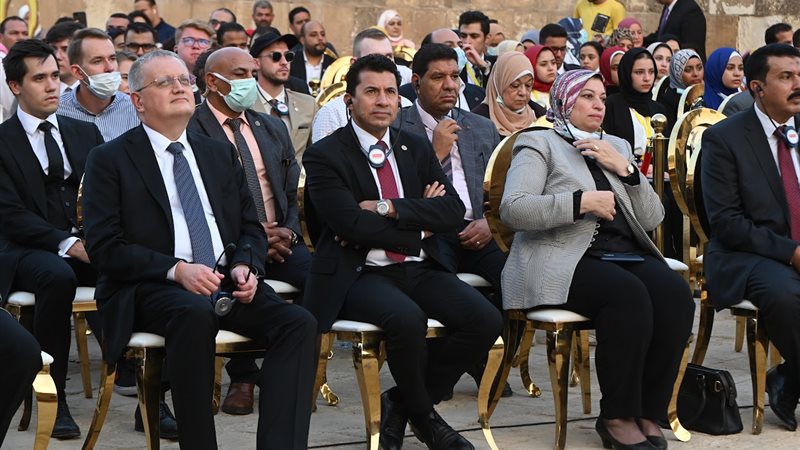 وزير الرياضة والسفير