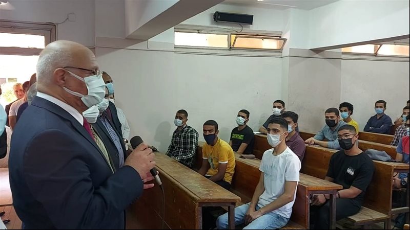 رئيس جامعة بنها يشهد